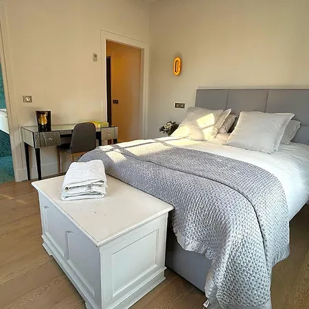 Matignon Apartment *